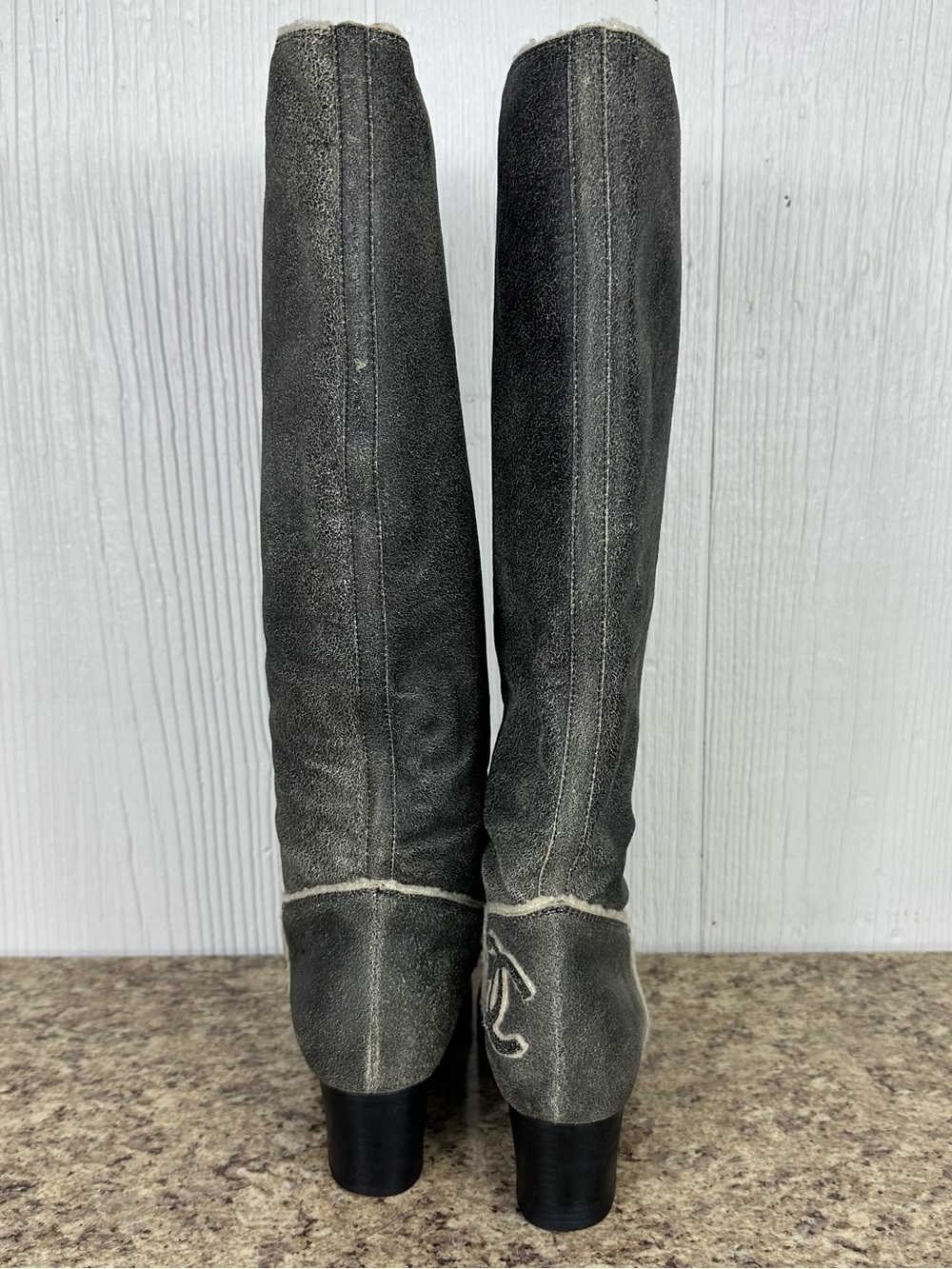 CHANEL Shearling Boots
Grey Distressed Leather 37.5 - Picture 5 of 15